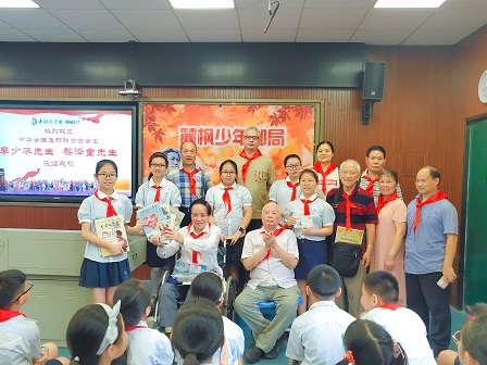 集邮家李少华先生走进第一附属小学讲学.JPG
