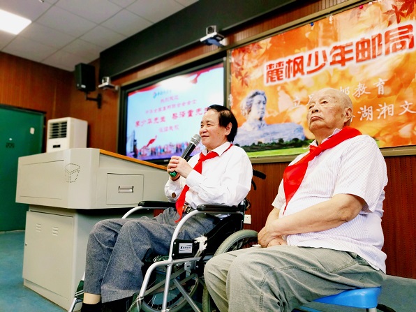 中华全国集邮联合会会士李少华先生和黎泽重先生.JPG