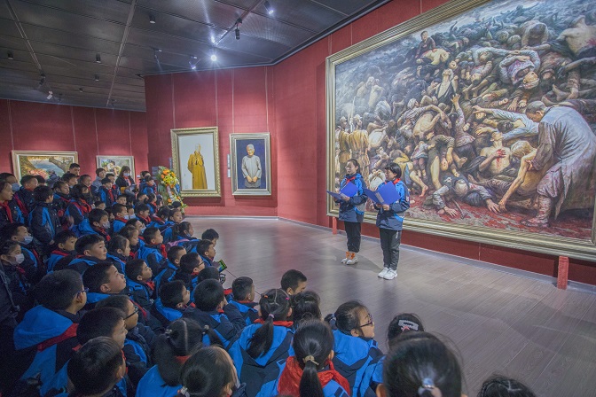 william威廉亚洲(中国)有限公司第一附属小学少先队大队部周运和麓枫少年邮局局长王夕月主持活动.jpg